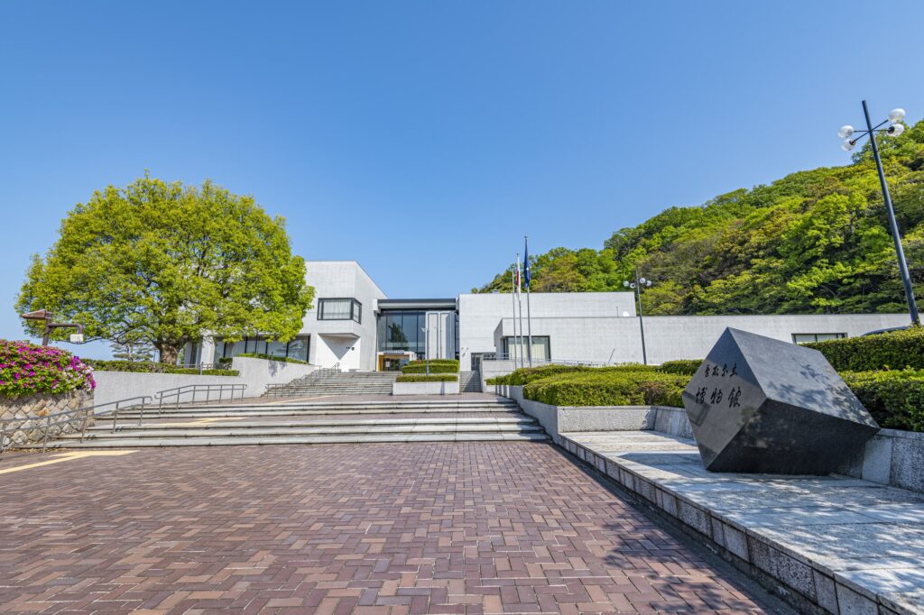 鳥取博物館のエントランス外観