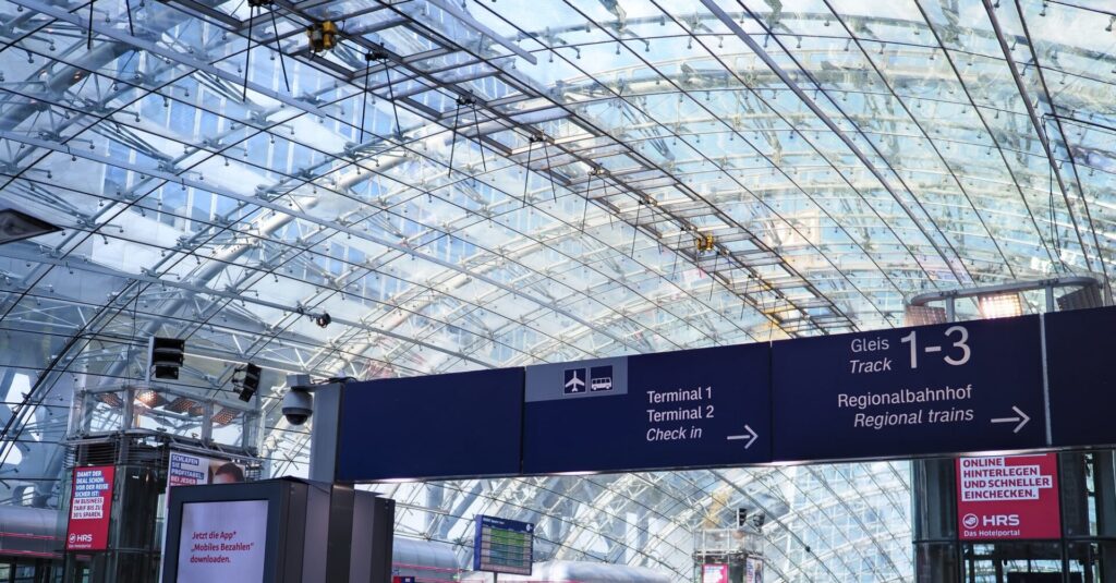 ドイツ・フランクフルト空港遠距離駅の様子