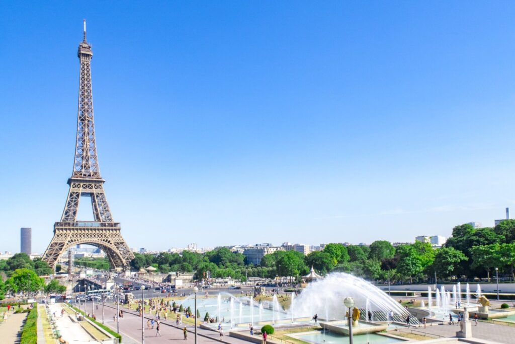 フランス、パリの人気観光地エッフェル塔
