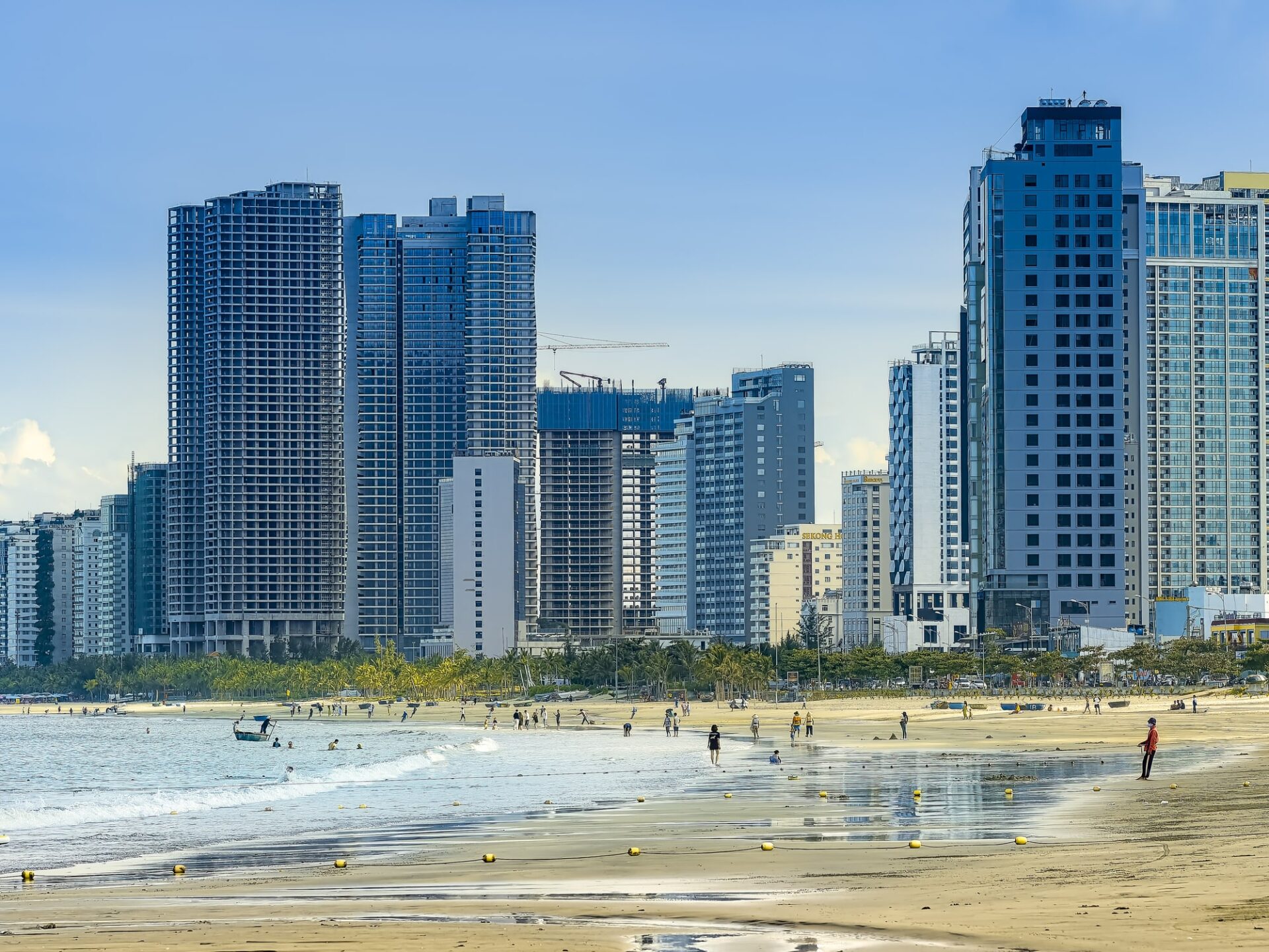 ベトナム・ダナン-ミーケービーチ沿い