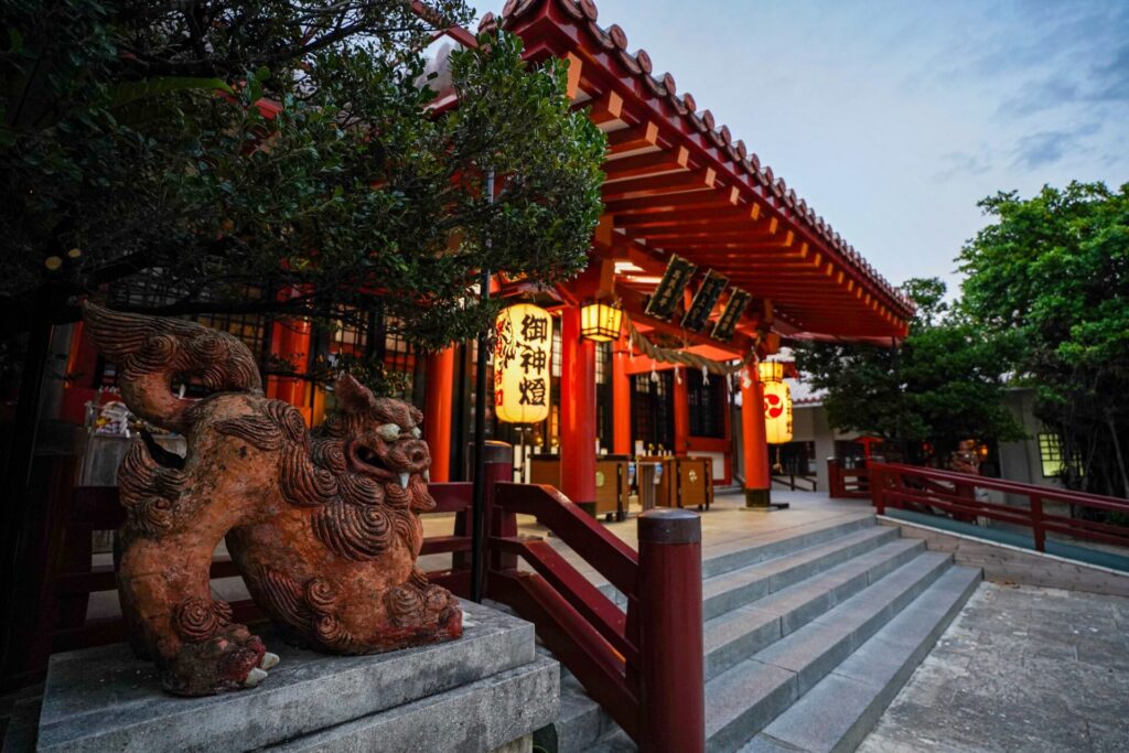 沖縄県 夕暮れの波上宮