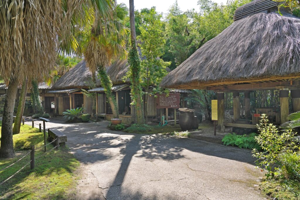 奄美の自然や文化を再現した奄美の里