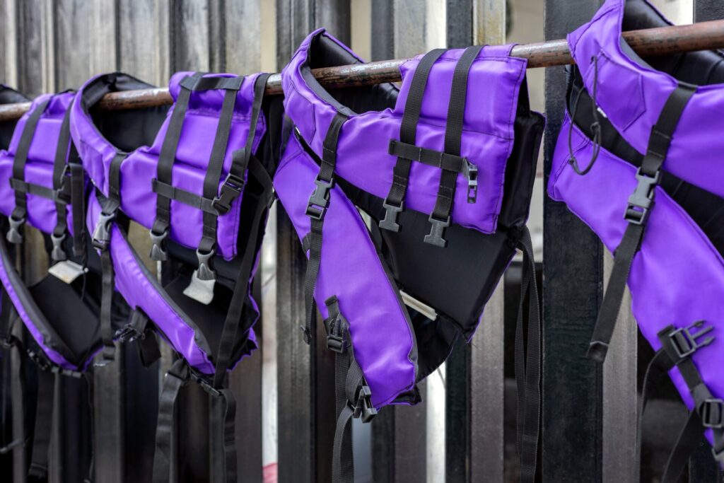 安全に遊ぶためにライフジャケット