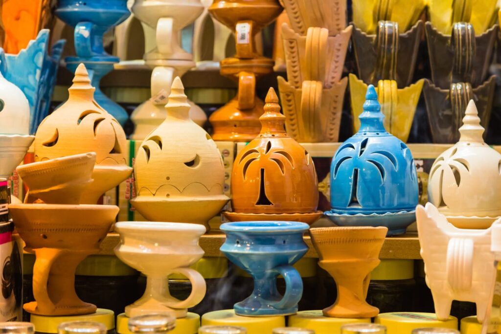 マトラスーク内の土産店のアロマポット