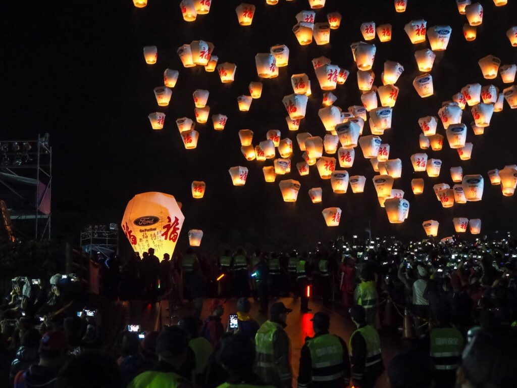 台湾での天燈上げの体験と、十分の空に舞い上がるランタン