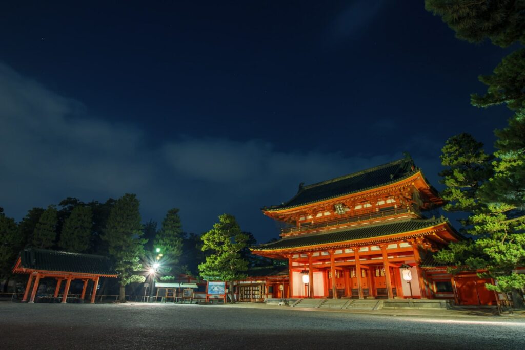 平安神宮の応天門ライトアップ