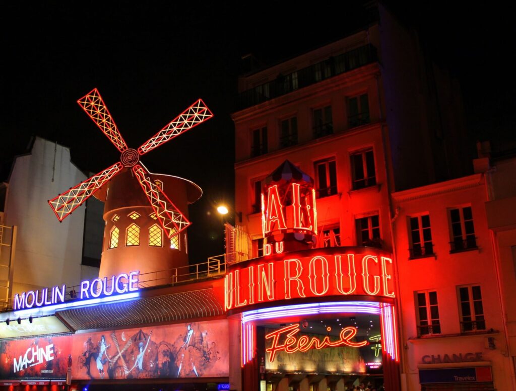 夜のパリ、ムーラン・ルージュ 