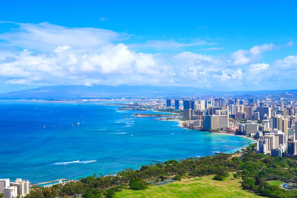 ダイヤモンドヘッド展望台から見たワイキキの風景