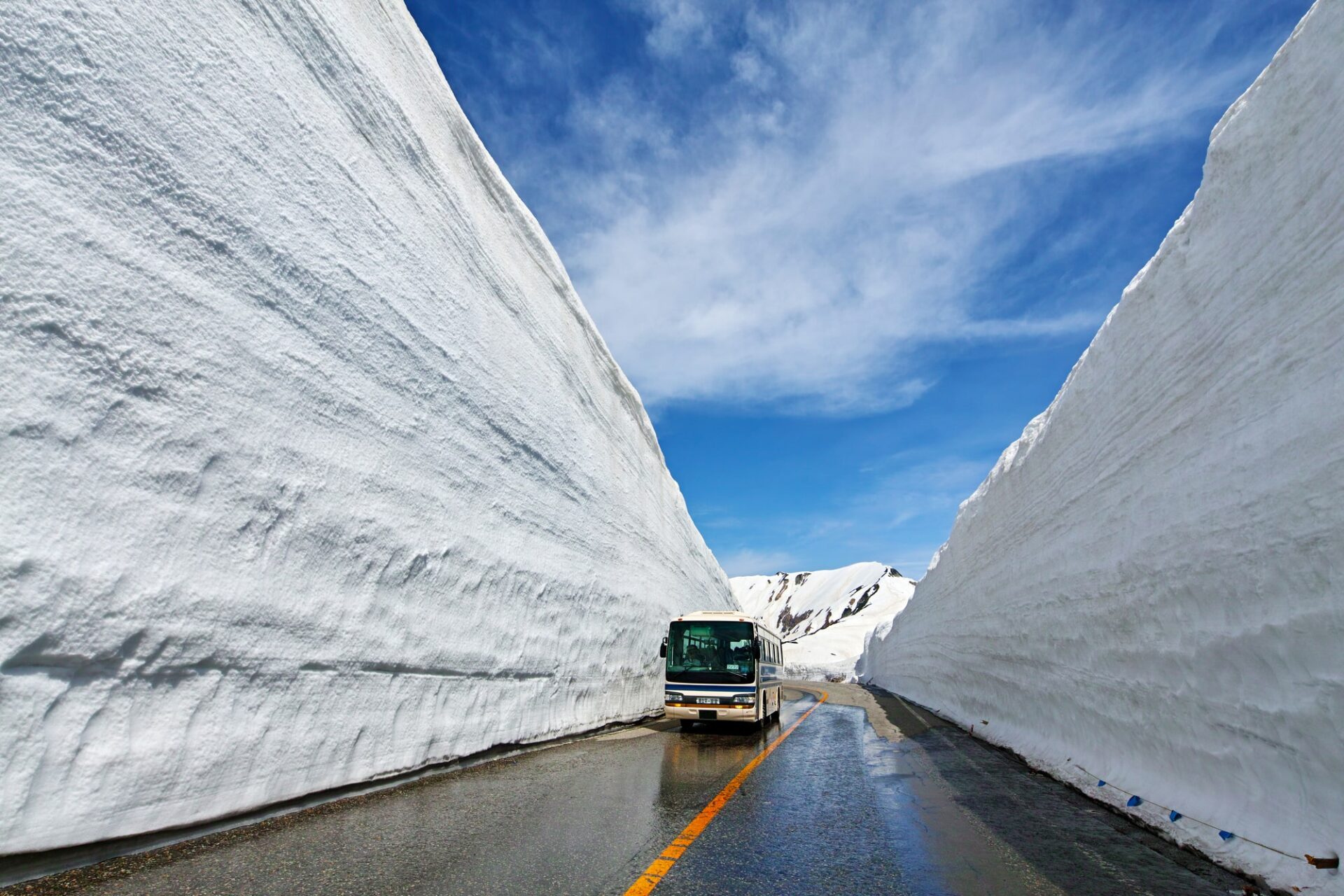 富山観光で訪れたい雪の大谷ウォーク