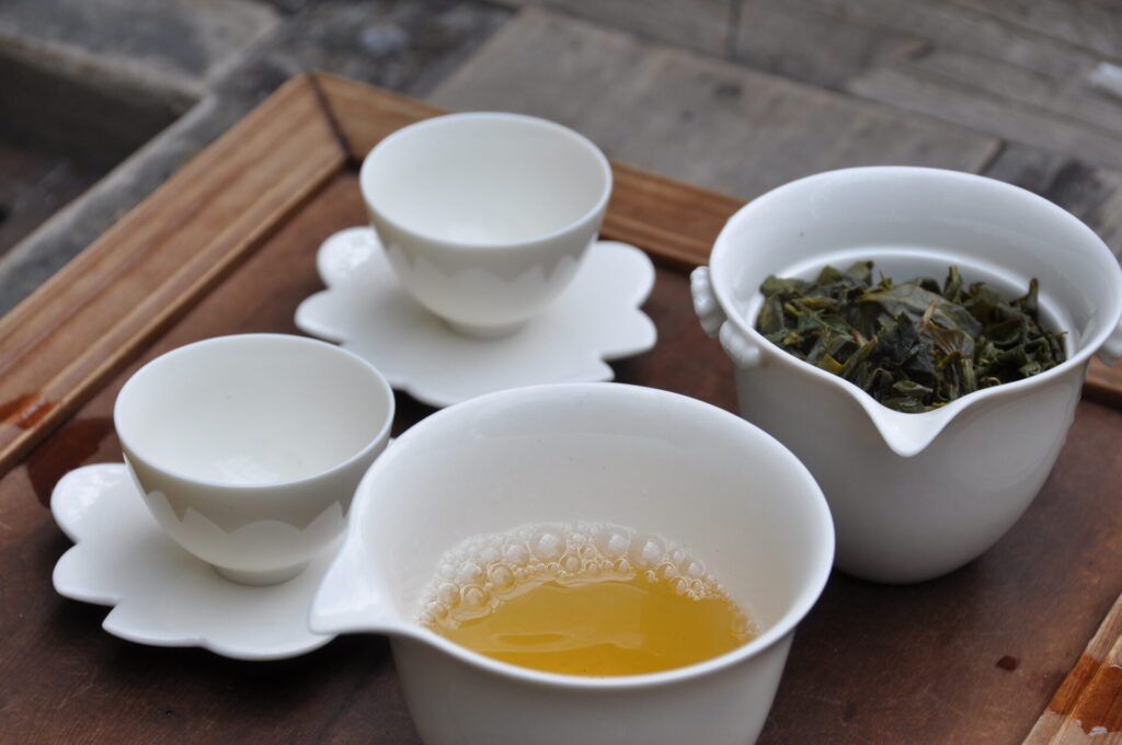 台湾のカフェで中国茶をのむイメージ画像