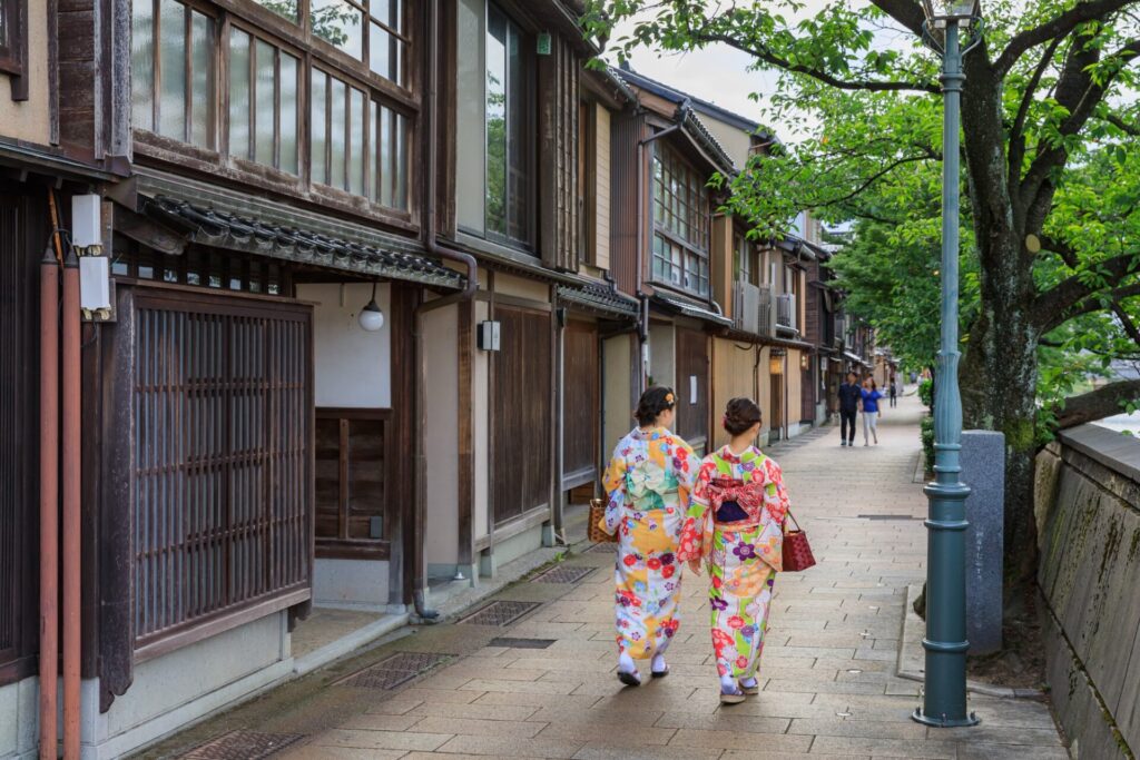 金沢_主計町と着物の女性