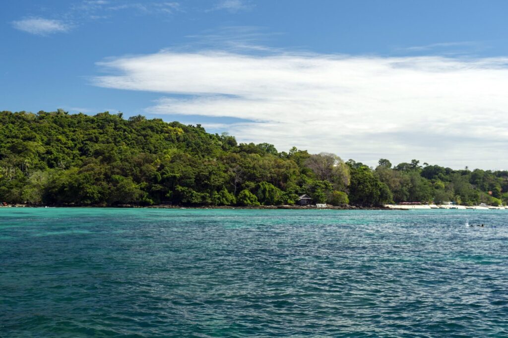 人気リゾート地ピピ島と海