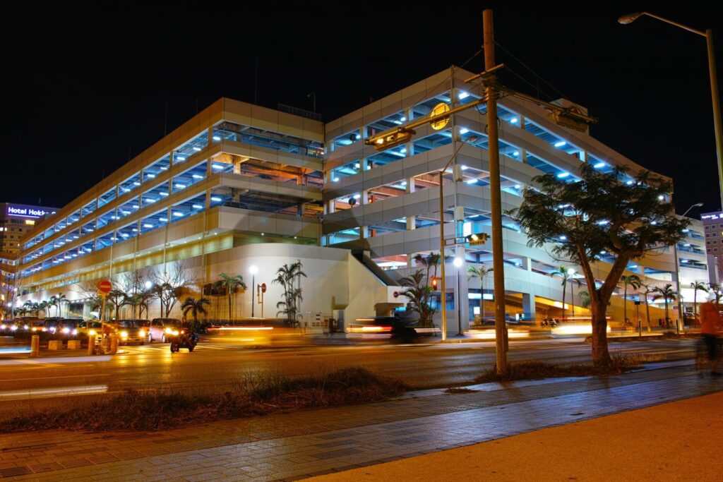 那覇新都心立体駐車場