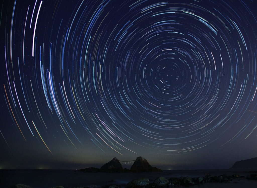 糸島の夫婦岩と星空