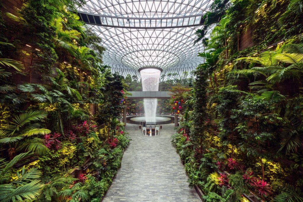 シンガポール・チャンギ国際空港 の Jewelの滝