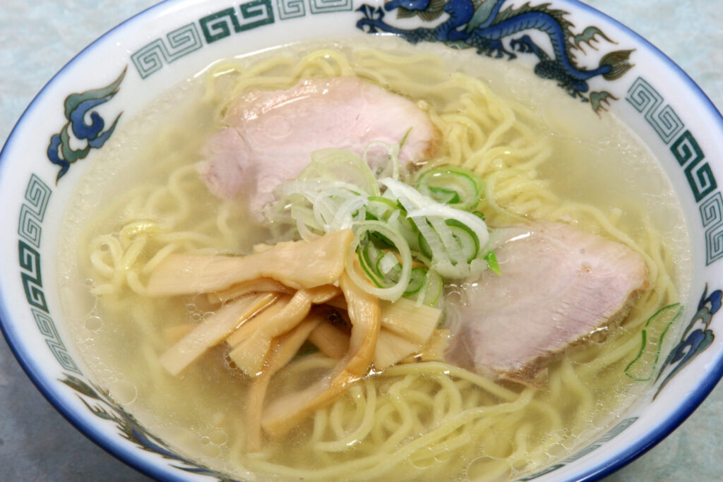 函館の名物である塩ラーメン