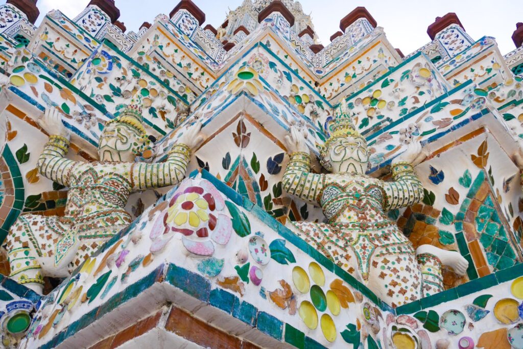 ワット・アルンの「ヤック」像