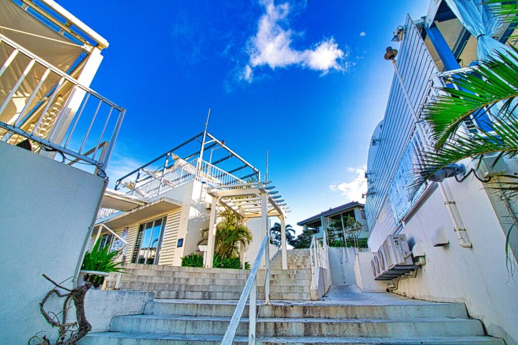 青空が映えるウミカジテラス