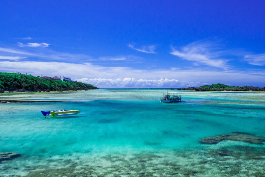 皆田海岸の海とボート