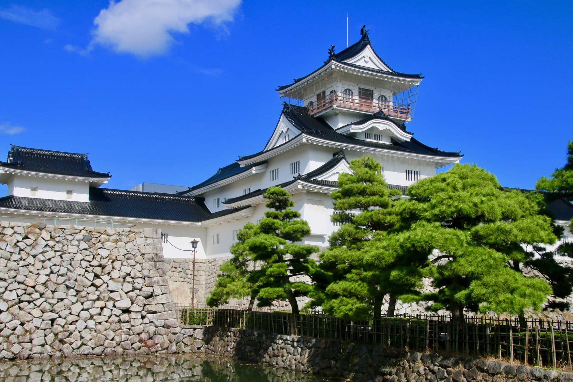 晴天時の富山城