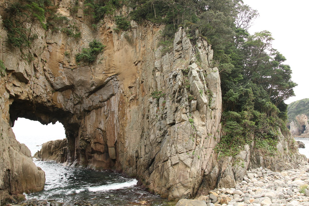 自然の造形美が楽しめるスポット白山洞門