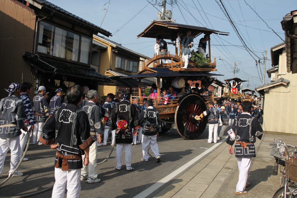 村上大祭で引き回される山車