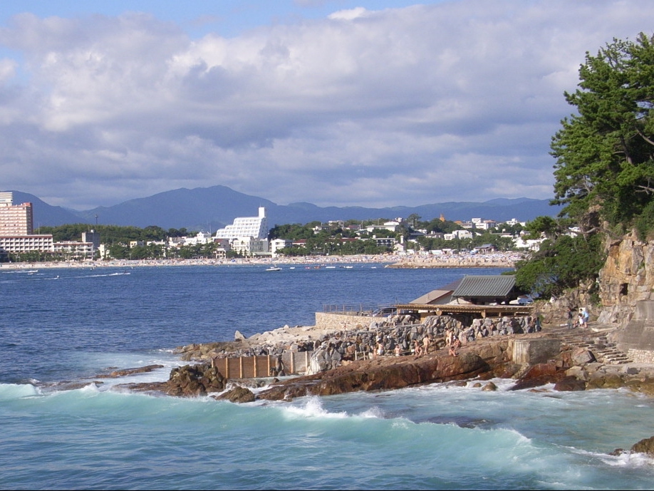 海辺にある絶景温泉「崎の湯」