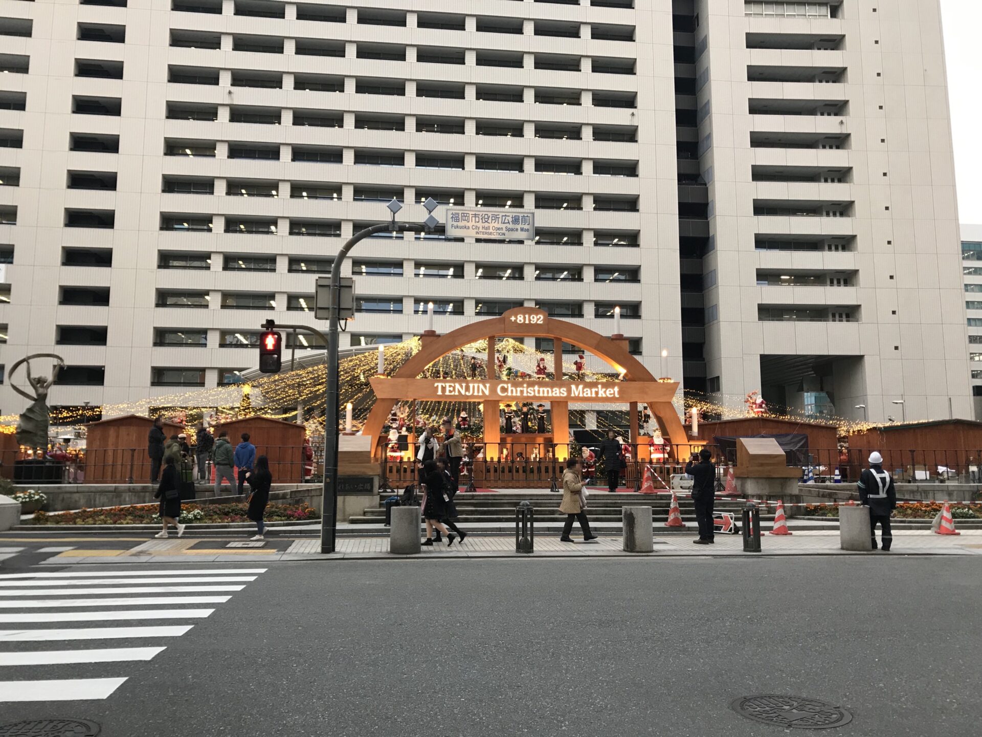 福岡市役所広場前で行われているイベント