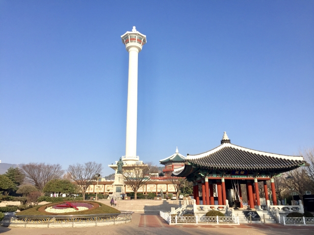 釜山タワーと龍頭山公園