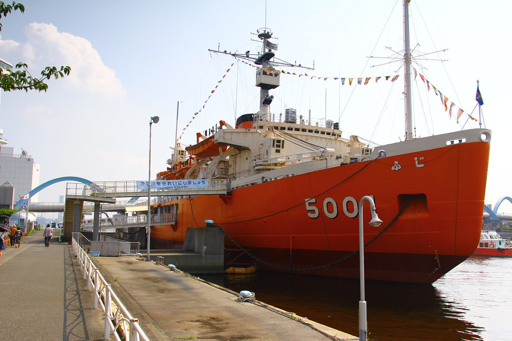 名古屋の観光スポット・名古屋港の南極観測船ふじ