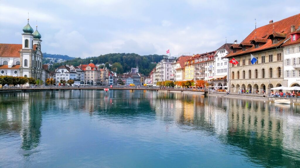 スイス観光でおすすめのルツェルンイエズス会教会