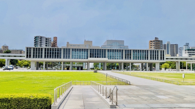 広島平和記念資料館で平和の大切さを学ぶ