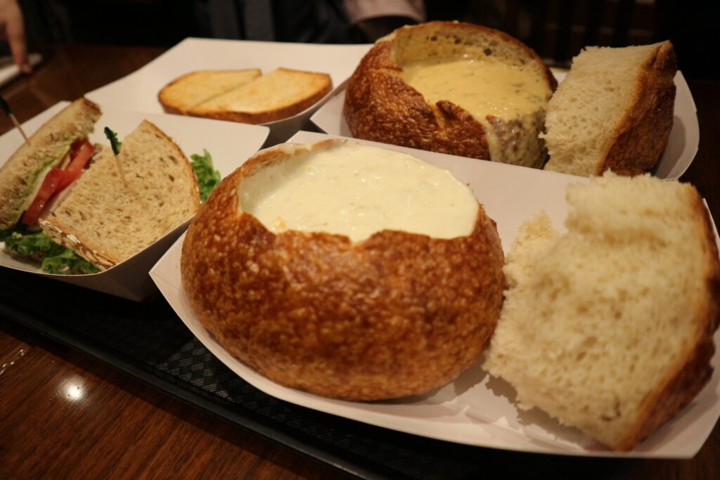 サンフランシスコ国際空港内のレストランとカフェ