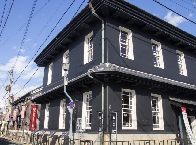 黒壁スクエアは、滋賀県長浜市に位置する歴史とアートが融合したエリア