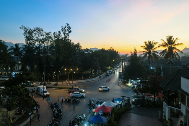 ルアンパバーン市内から空港への移動はタクシーで