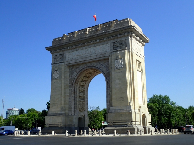 ルーマニア観光で訪れたいブカレスト凱旋門