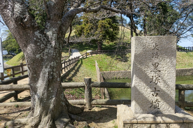 国の史跡に指定され有名スポットの黒塚古墳