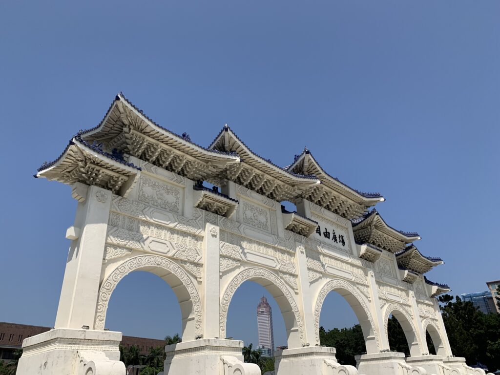 台湾の乗り継ぎ観光で行きたい台北の中正紀念堂