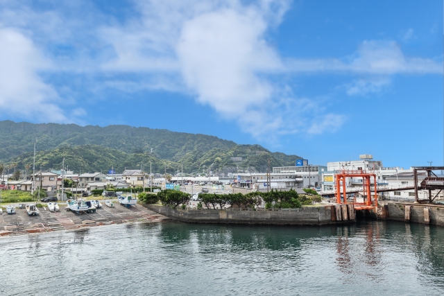 鋸山の玄関口である金谷港からスタート