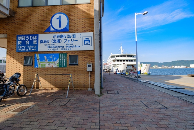高松の小豆島行きフェリー乗り場