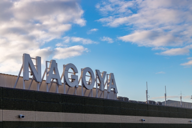 名古屋空港建物に設置された看板
