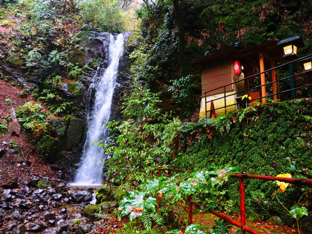 不動滝と出世大黒尊