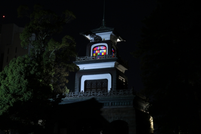 夜の尾山神社は幻想的な雰囲気