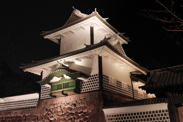 ライトアップされた金沢城