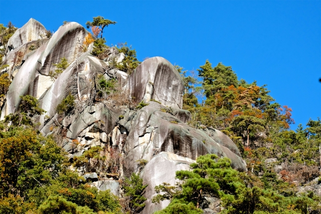 ロープウェイで紅葉が始まる昇仙峡へ