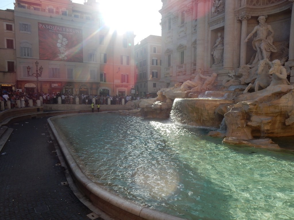 トレビの泉　イタリア　ローマ