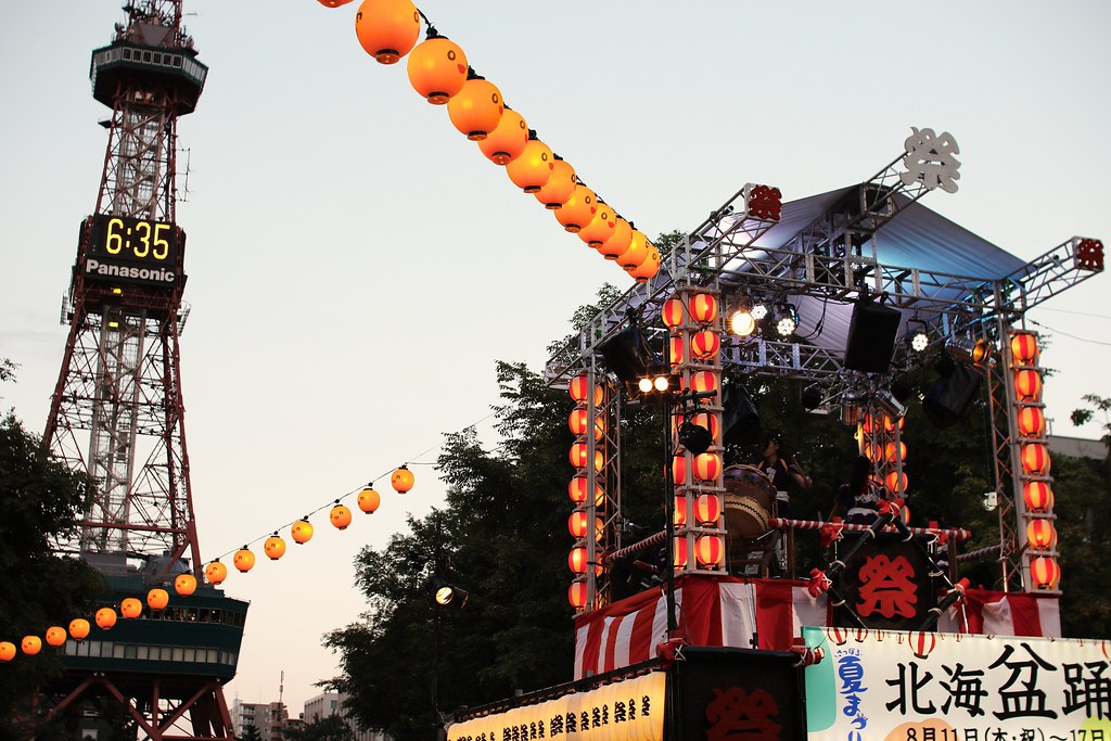 毎年8月中旬に大通公園で開催される北海盆踊り