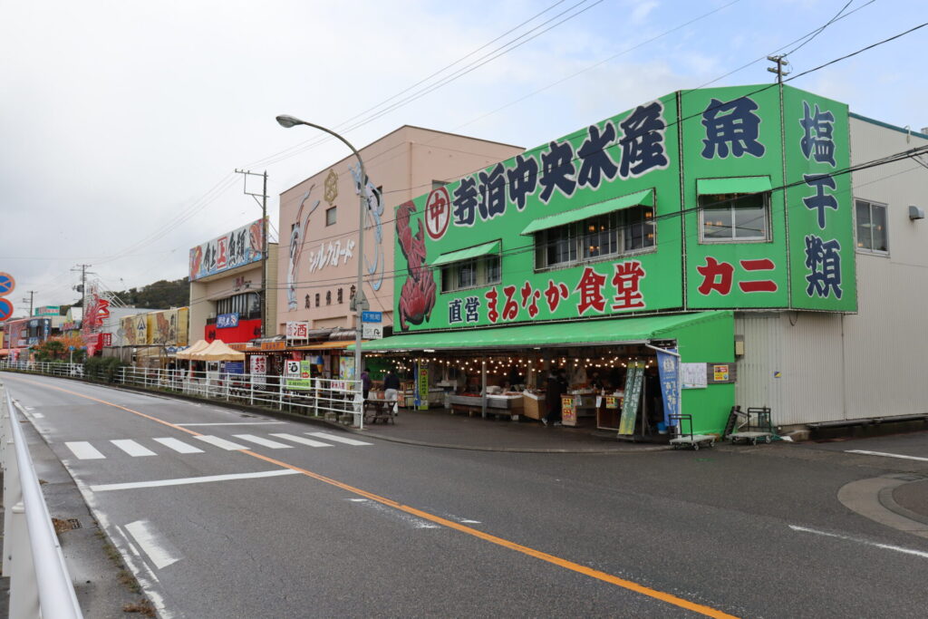 活気が溢れる寺泊魚の市場通り