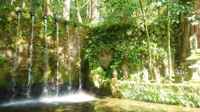 滝行体験ができる大岩山日石寺