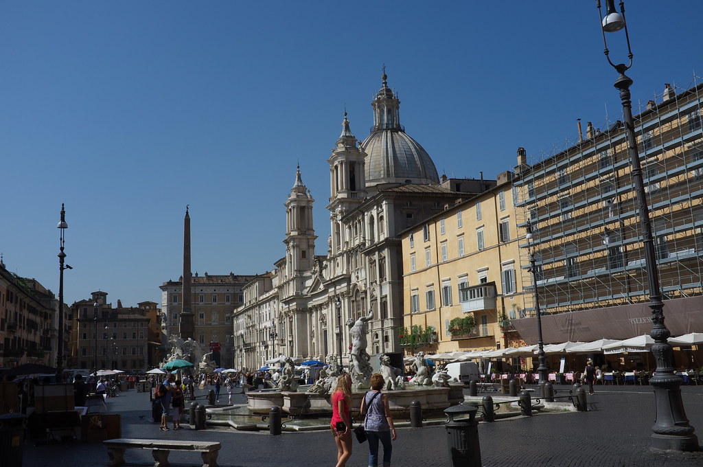 バロック建築の傑作である「四大河の噴水」があるナヴォーナ広場